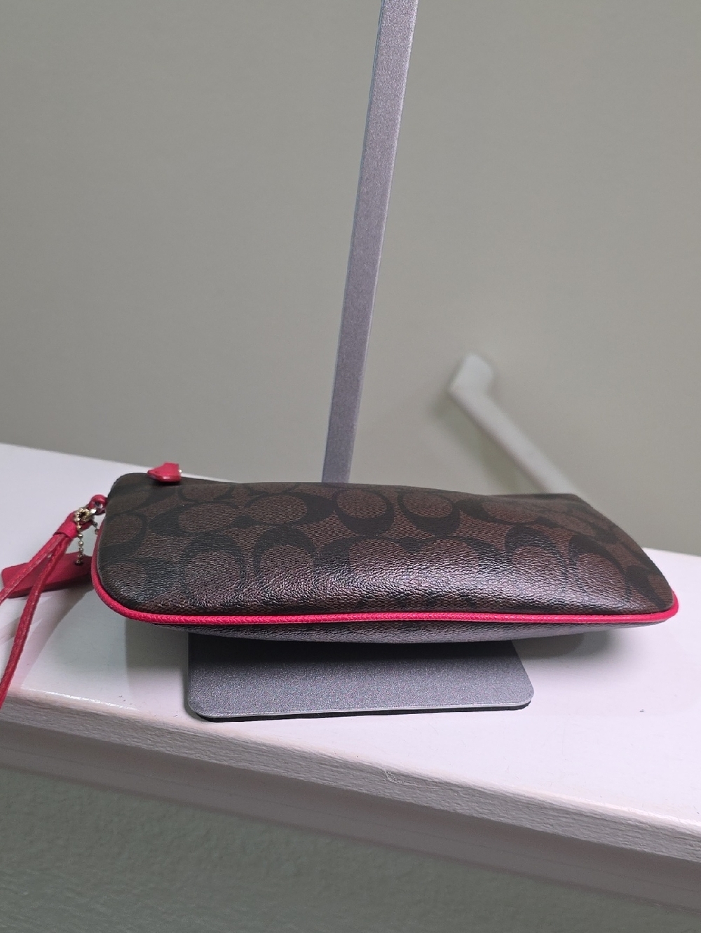 COACH F65748 Brown/Black Signature Print w/ Red Trim Large Wristlet EUC - Picture 7 of 15